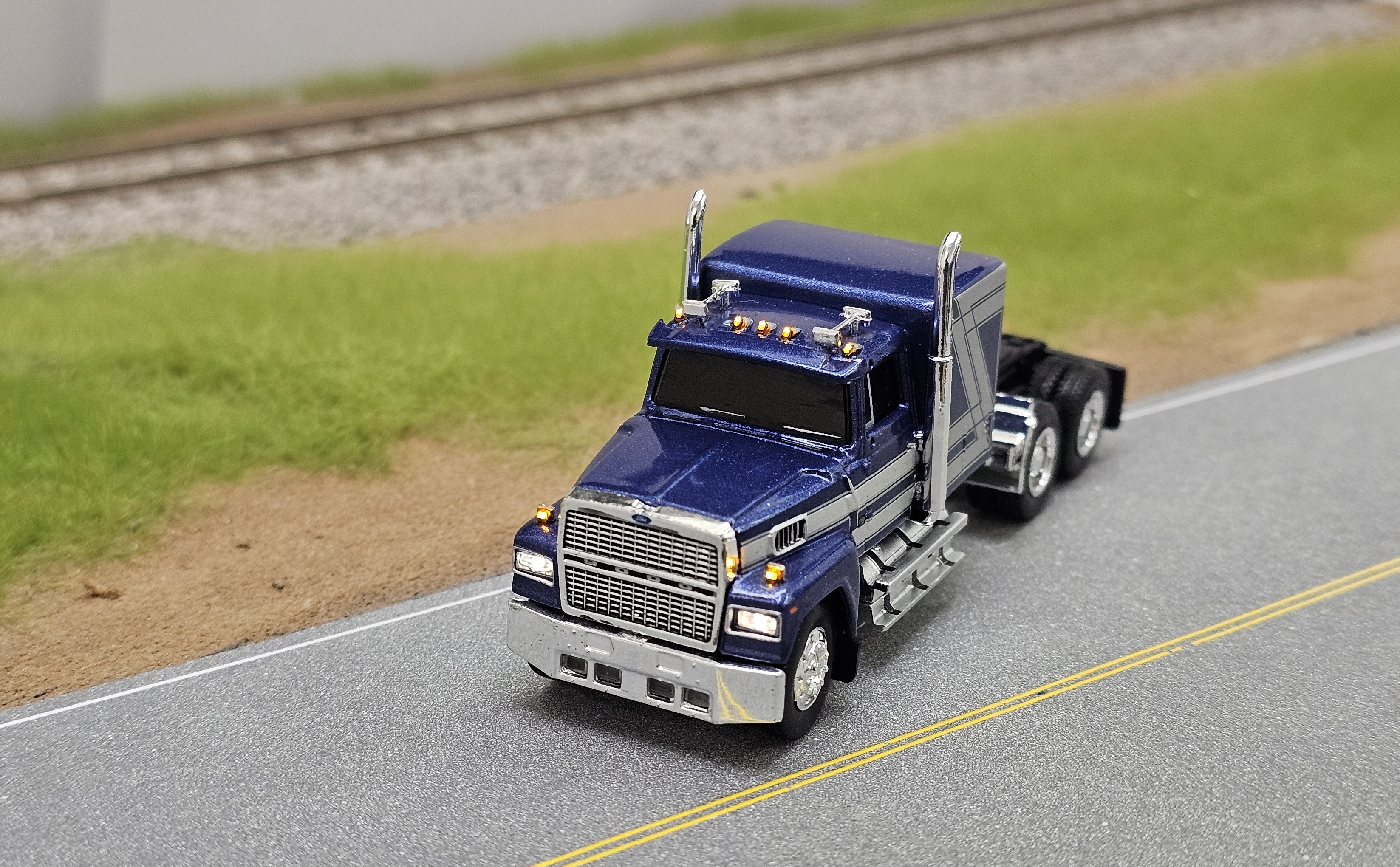 Image Blue Ford LTL9000-F